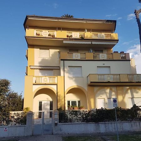 Apartamento Vittoria Marina Di Pietrasanta Exterior photo