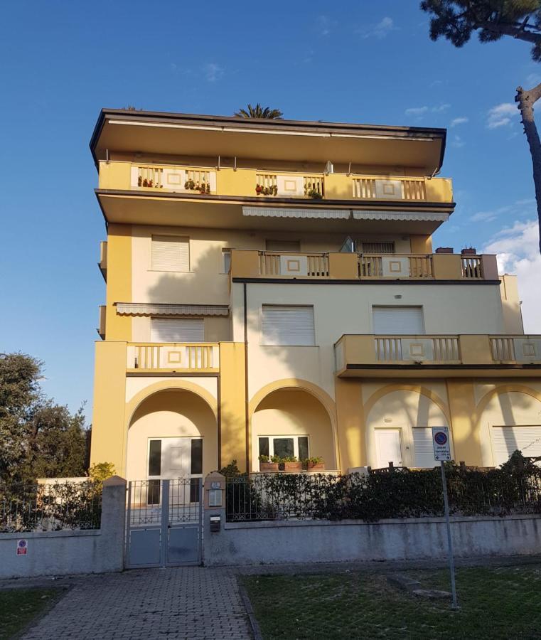 Apartamento Vittoria Marina Di Pietrasanta Exterior photo